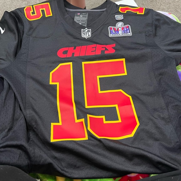 NFL Chiefs Mahomes #15 QB jersey! 
Brand new never weared - Picture 2 of 7